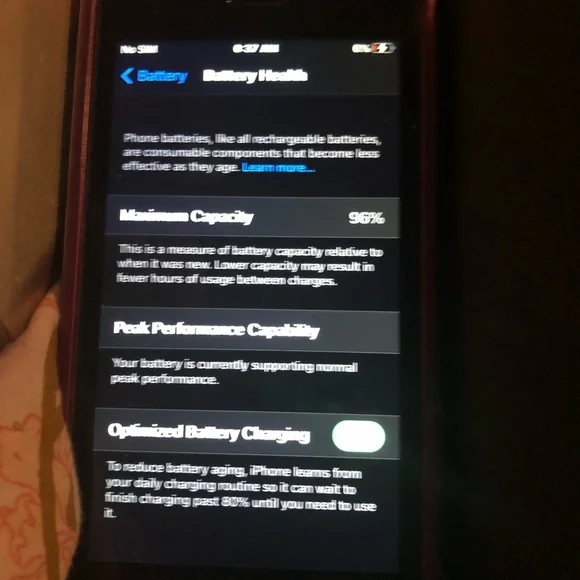 iPhone SE space grey 16gb unlocked, with morphie charging case, screen protector